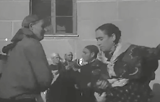 Parejas de baile y rondalla, alcazareñas, interpretando rondeñas, en 1950, para el NO-DO. https://www.rtve.es/play/videos/revista-imagenes/llanuras-manchegas/2857396/