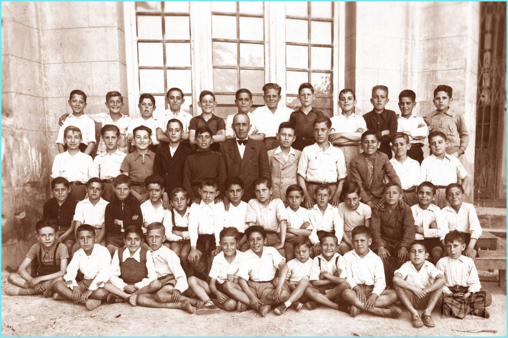 Maestro Anastasio Gaitero con alumnos en el año 1935