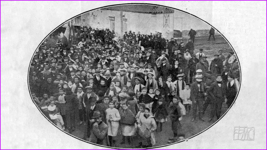 Desfile de la concurrencia de la colocación de la primera piedra. Enero 1922