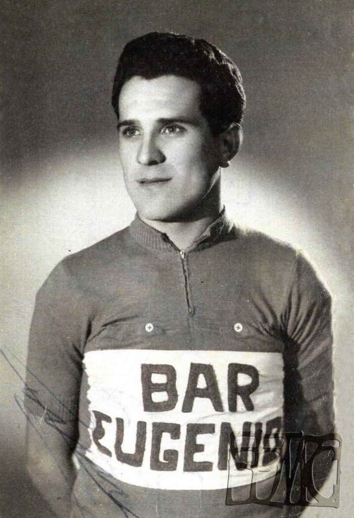 Fernando Manzaneque, de Criptana, con el maillot del Bar Eugenio, ganador de la 13ª edición en 1956. Mª Teresa Lizcano Zarceño.