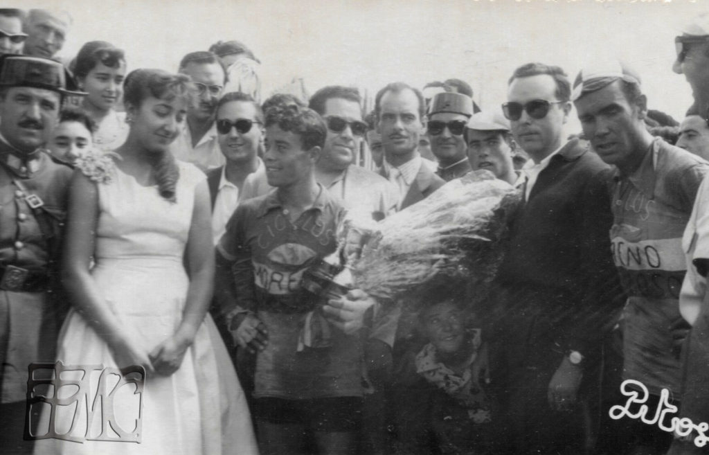 Candelas Domínguez Navarro, triunfador de la 14ª edición de la VCA en 1958, la señorita Mª Carmen Cobo y Marino Jareño, 2º clasificado.