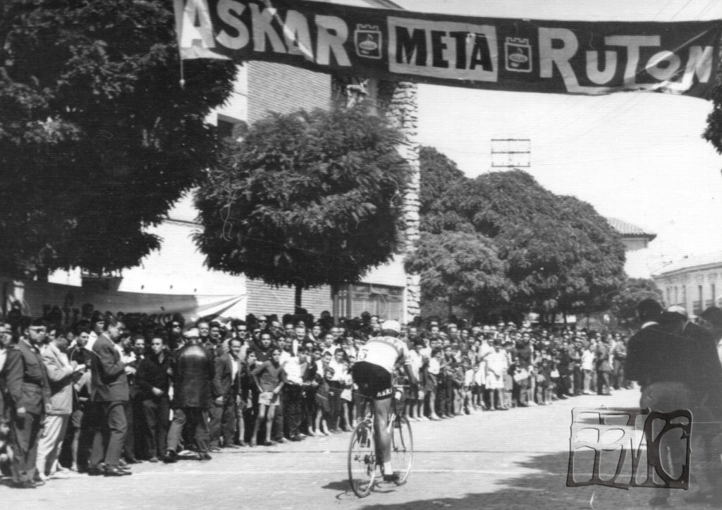 Entrada de Félix Redondo a meta en la Vuelta de 1965