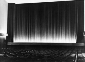 Interior cine Cenjor.