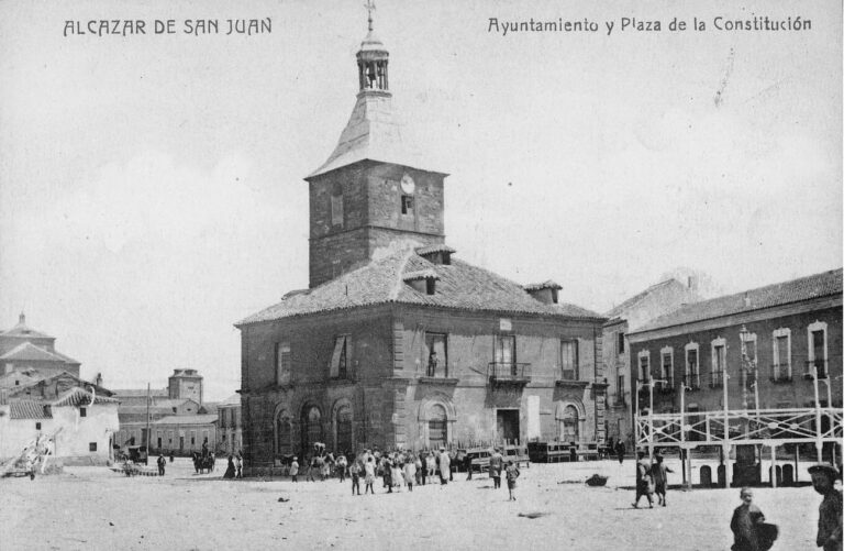 Antiguo Ayuntamiento de Alcázar de San Juan en la plaza