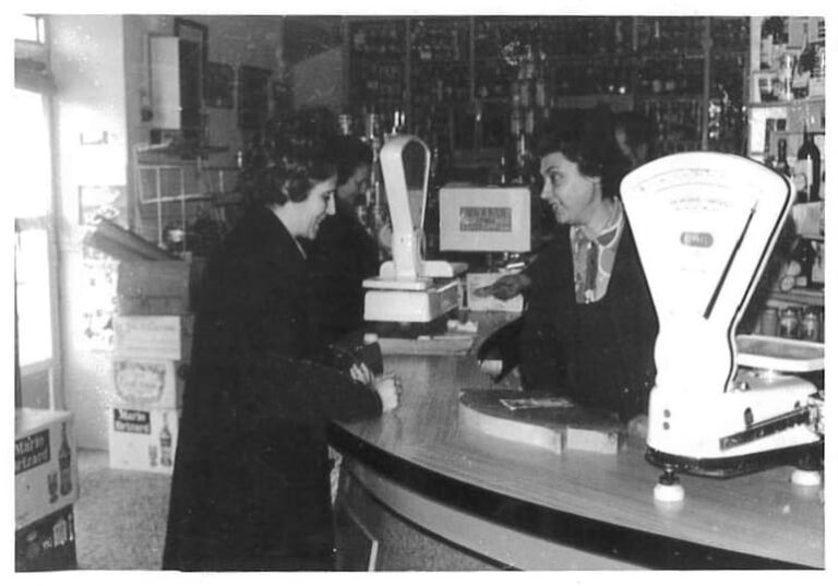 N5_REMENBRANZAS_G_02_7. Inteirior de la tienda años 70.